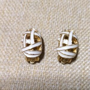 Vintage Cream Gold Enamel Weaved Clip On Earring